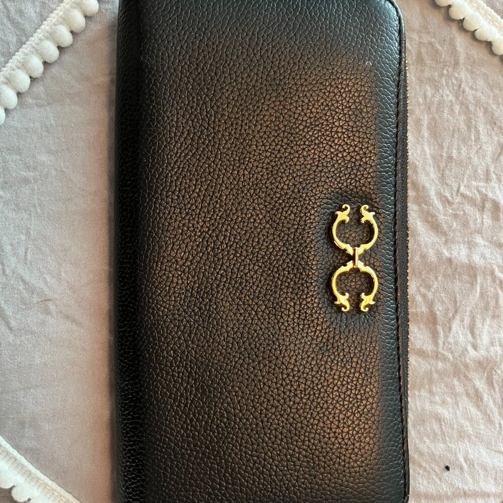 C. Wonder Black Wallet